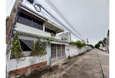 ม. ถาวรนิเวศน์ :  บางนา - ตราด กม.2