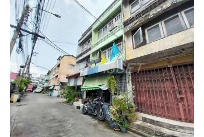 พึ่งมี 32 , สุขุมวิท 93