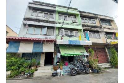 พึ่งมี 32 , สุขุมวิท 93