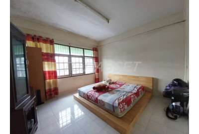 พึ่งมี 32 , สุขุมวิท 93