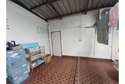 พึ่งมี 32 , สุขุมวิท 93