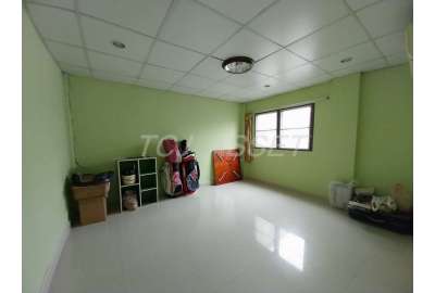 พึ่งมี 32 , สุขุมวิท 93