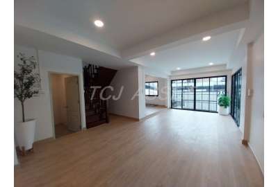 ม.ถาวรนิเวศน์ 2 : บางนา-ตราด ซอย12